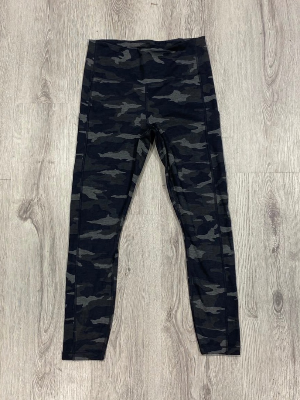 Athleta Ultimate Stash Pocket Camo 7/8 Tight Leggings Small